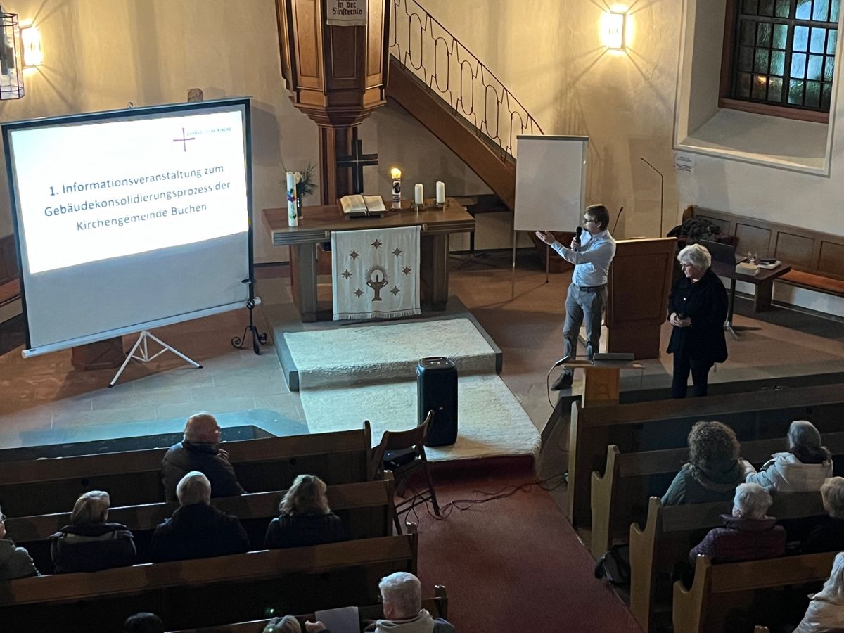 Informationsveranstaltung in der Kirche der Kurhessischen Riviera.